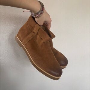 UGG Women’s Josefene Chestnut Suede Ankle Boots Size 8.5